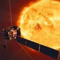 NASA மற்றும் ESA ஆகியவை சூரியனை அதன் துருவங்களை வரைபடமாக்குவதற்கு ஒரு புதிய ஆய்வை அனுப்புகின்றன.