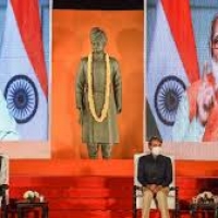 Prime Minister Shri Narendra Modi unveils the statue of Swami Vivekananda